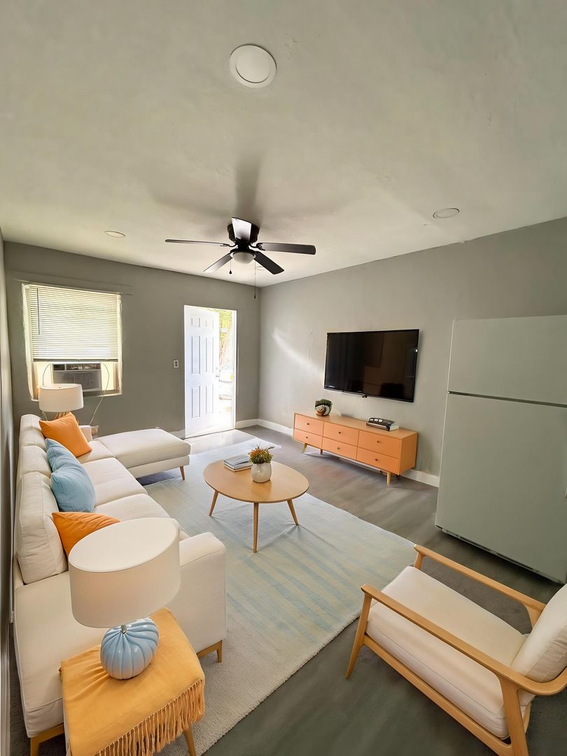 Daytona Beach Apartment: 430 N. Charles Street Unit 9