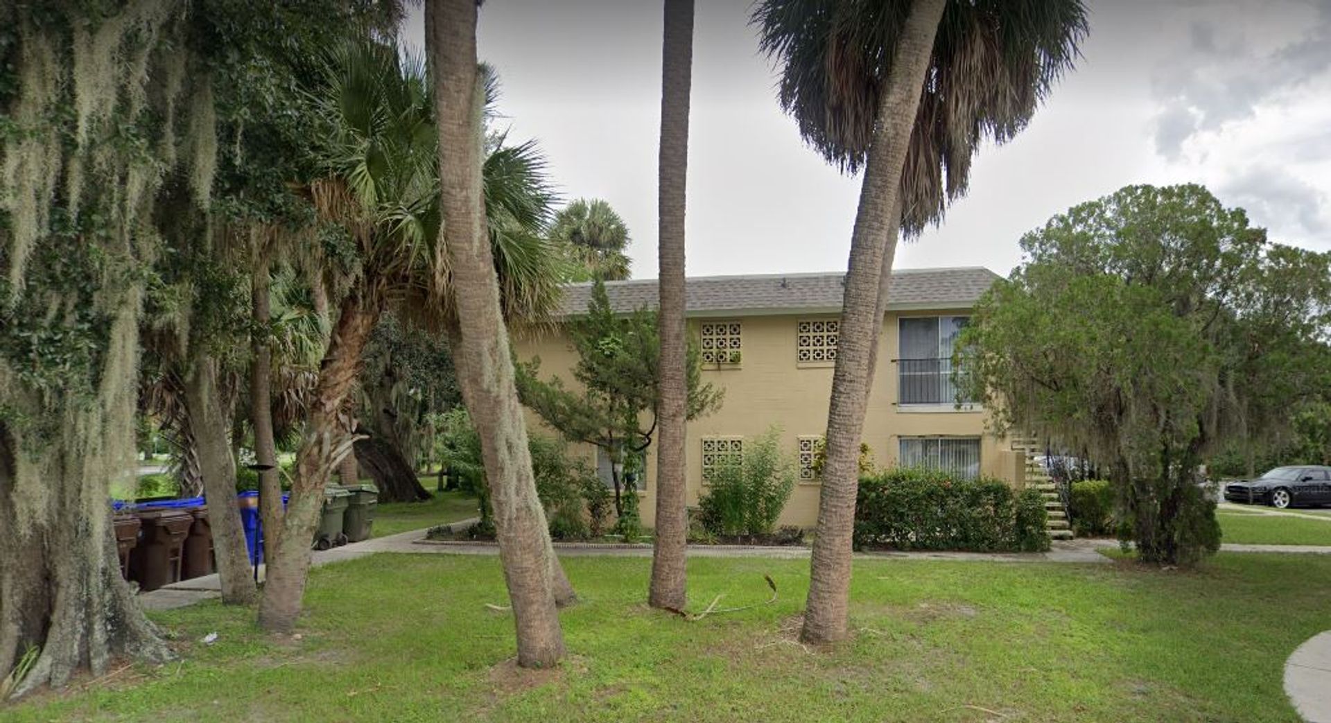 Kissimmee Apartment: 305 E. Dakin Ave