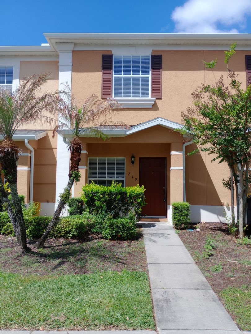 Davenport House: 219 Weymouth Dr.