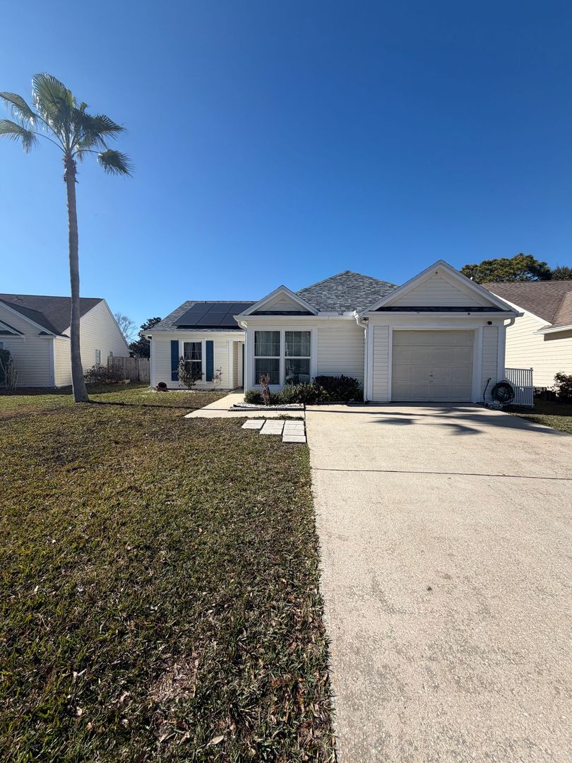 Oviedo House: 1025 Kelsey Ave