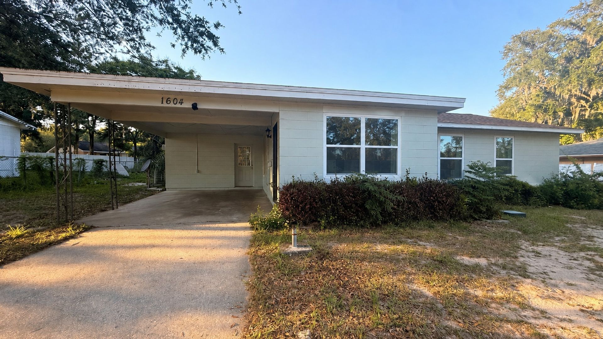 Leesburg House: 1604 Woodlyn Dr