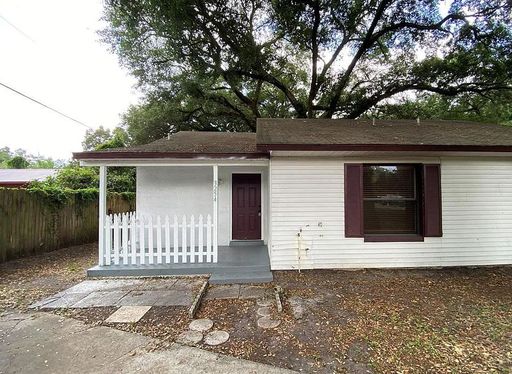 Charming 2BR/2BA Duplex with Fireplace, Spacious Yard, and Ideal Location! – photo 1
