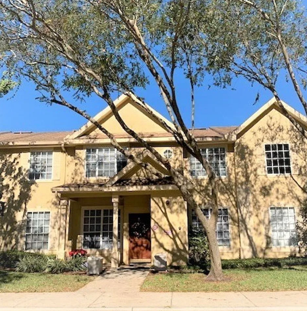 Altamonte Springs Apartment: 823 Grand Regency Point #102