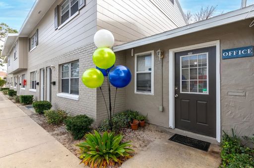 Charming 2-Bedroom Townhome in Desirable Daytona Beach Location – photo 1