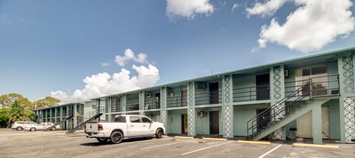 SPECIAL INTRODUCTORY RENT OFFER! Charming 2-bedroom, 1-bathroom Apartment in Cocoa Pineridge Complex – photo 1