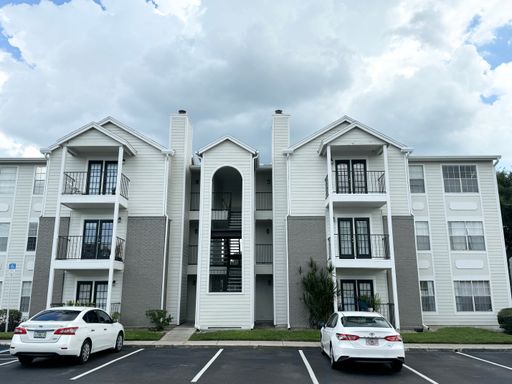 Beautiful 2 bedrooms 1 bath 3rd-floor condo only two minutes to UCF! – photo 1