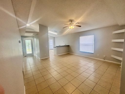 *** Beautiful 3/2/1 in Longwood/Fully Fenced Backyard*** – photo 1
