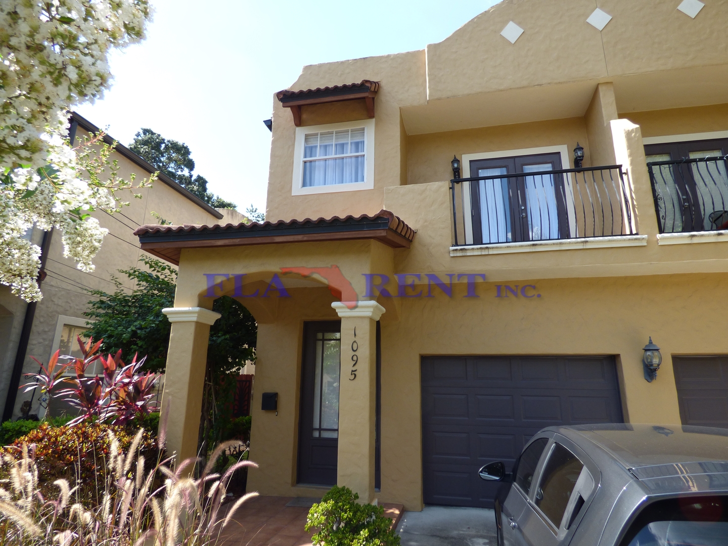 Orlando House: 1095 Elmwood Street