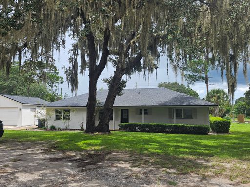 3 Bedroom / 2 Bath / With 2 Gar Garage Home (Longwood) – photo 1
