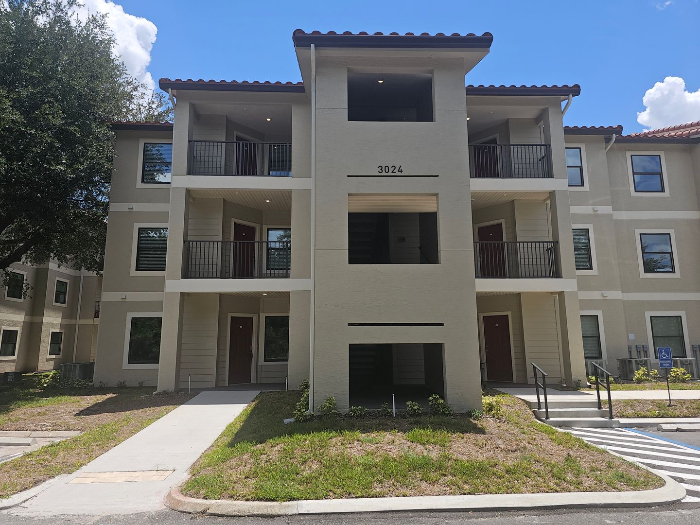Kissimmee Condo: 3024 Parkway Bvld Bldg 800 #301