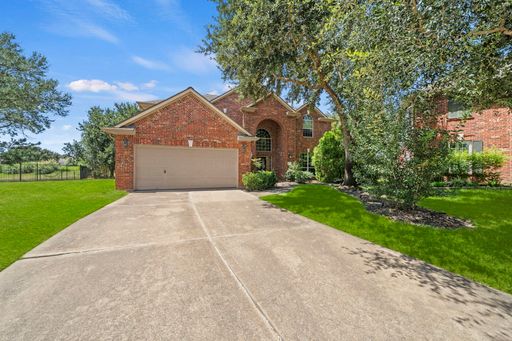 Lovely 4 Bedroom 2.5 Bath Single Family Home! – photo 1
