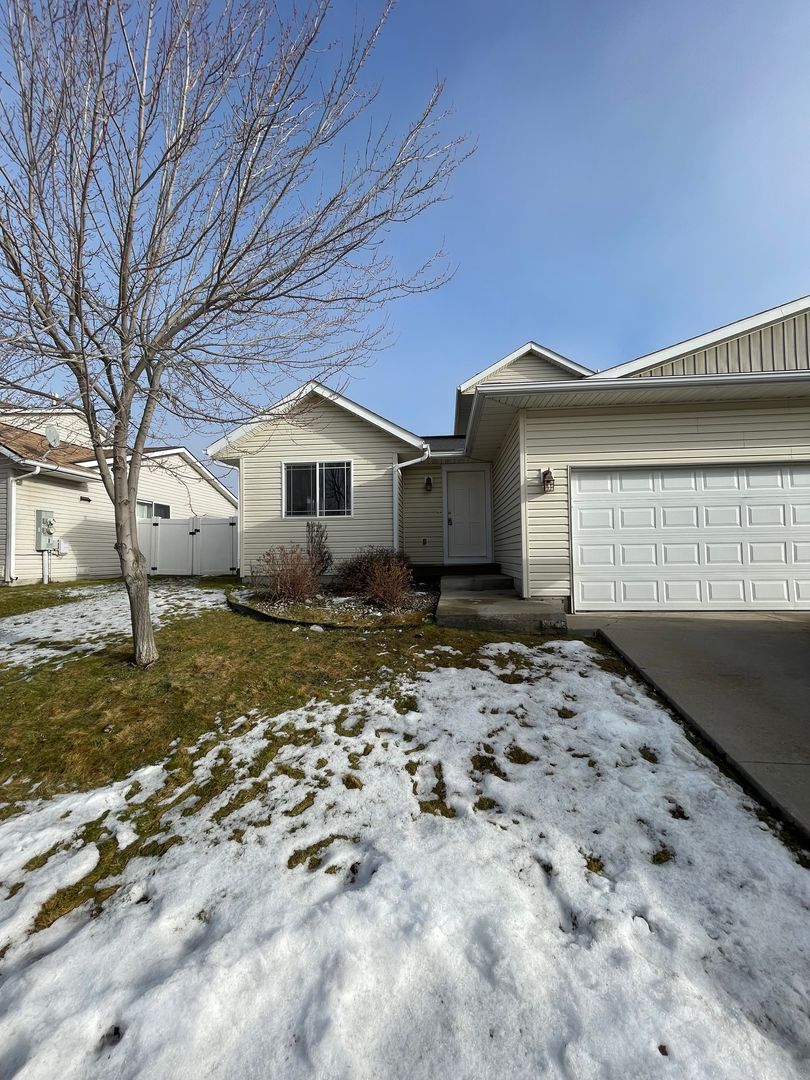 Kalispell House: 23 Stratford Drive