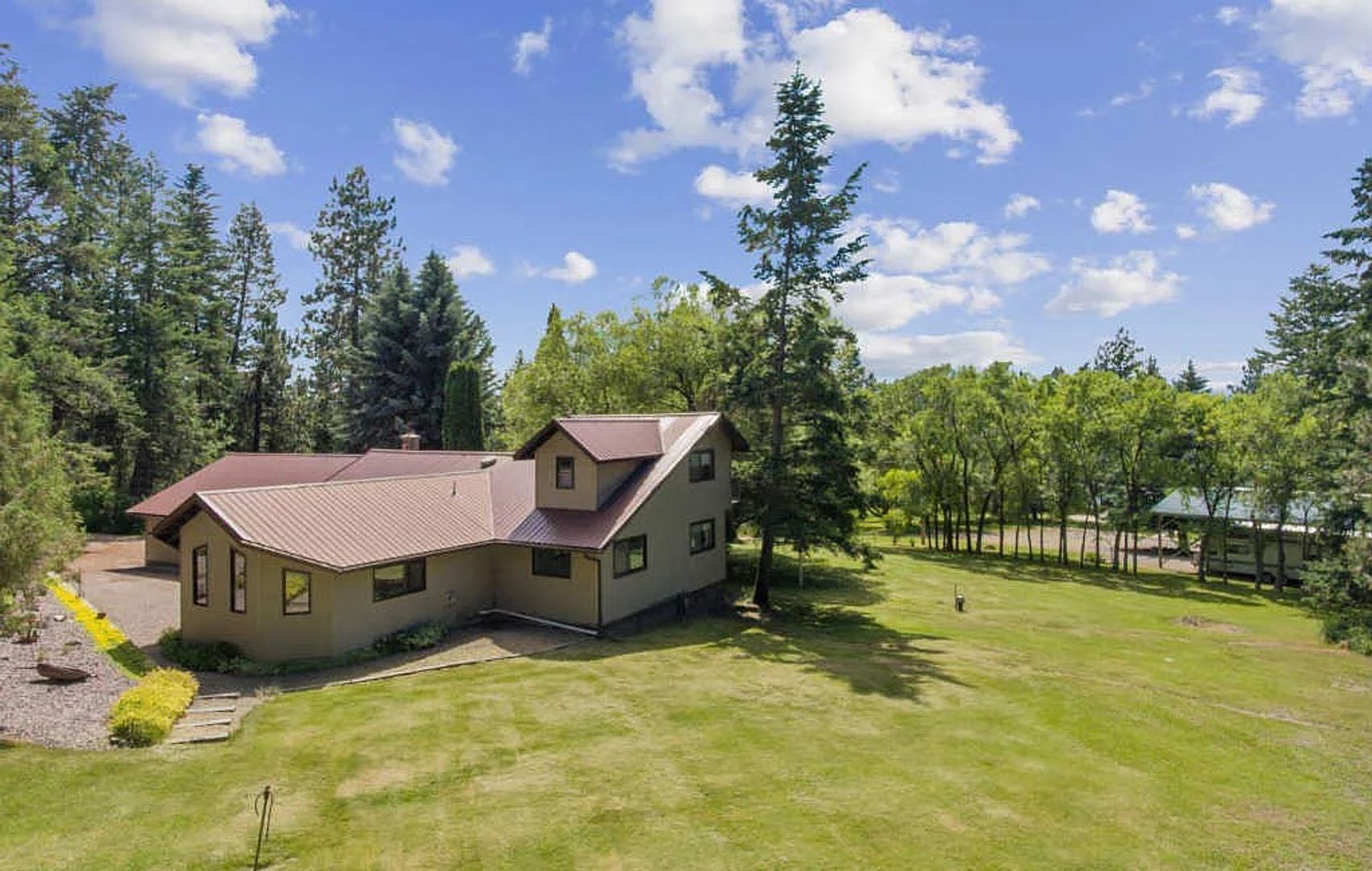 Bigfork House: 33940 County Line Dr