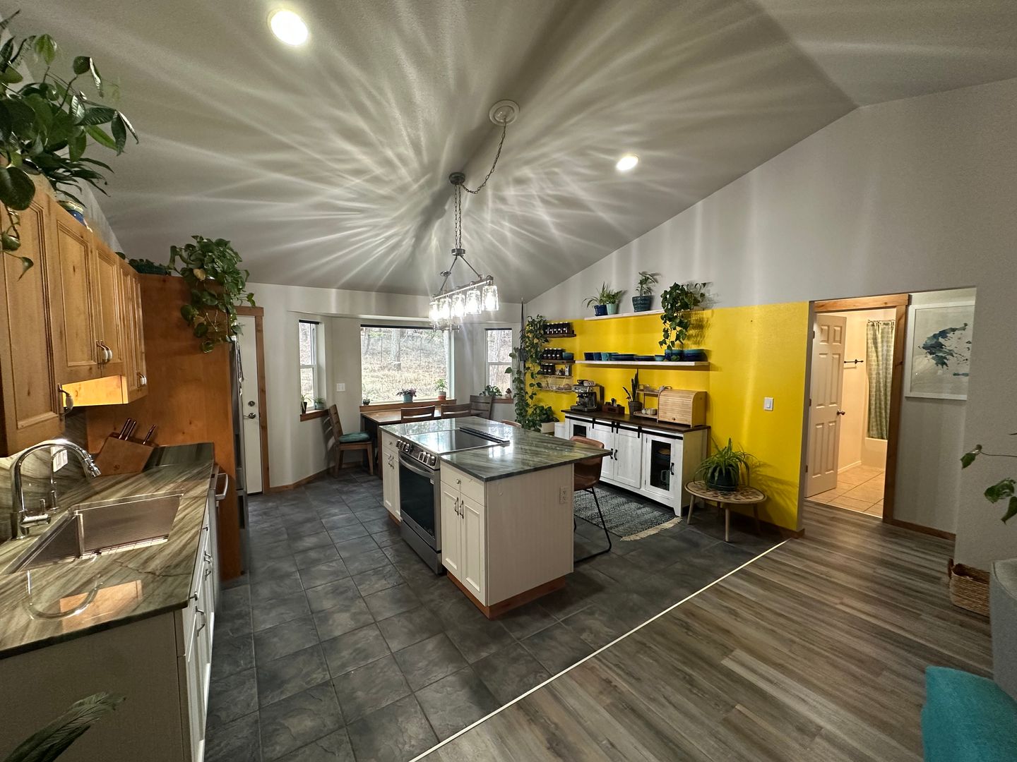 Lakeside House: 105 Angel Point