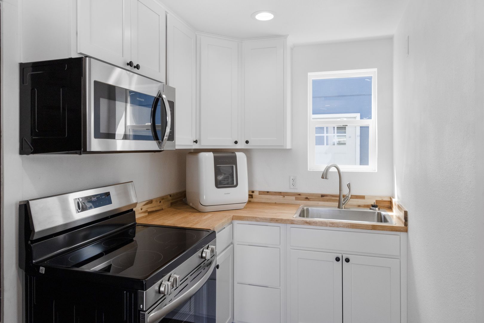 Marion Apartment: 152 Pleasant Valley Rd