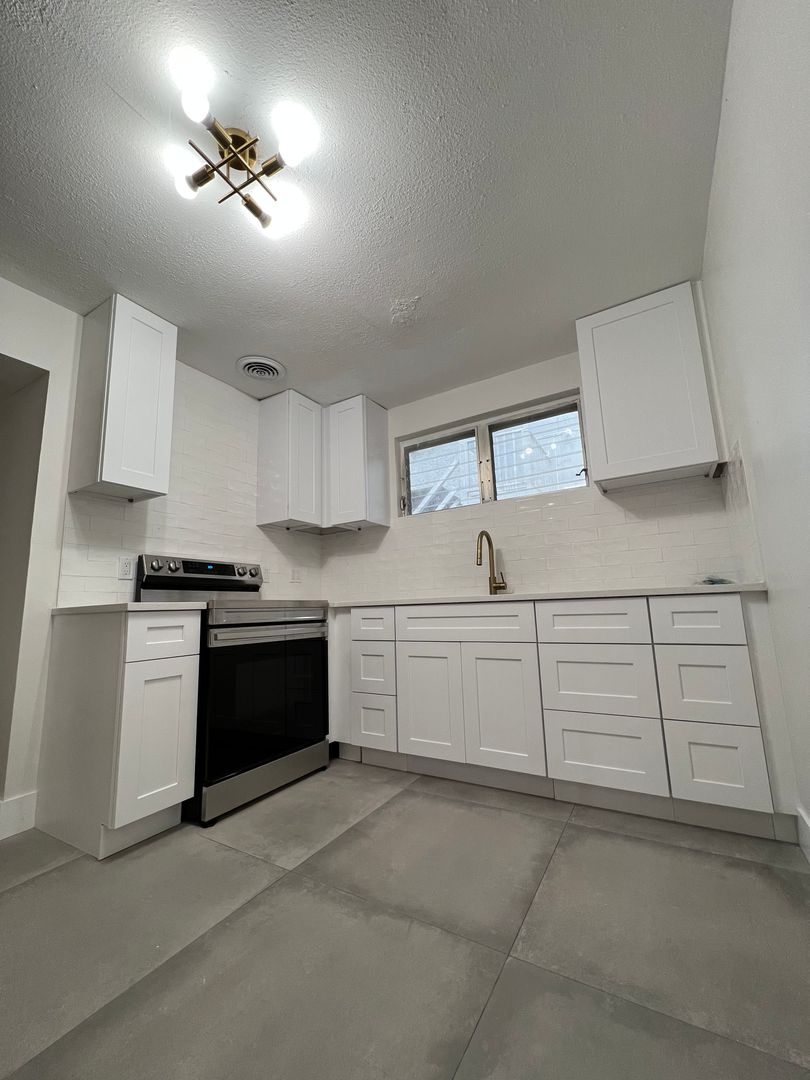 Orange City Apartment: 244 E Graves Ave