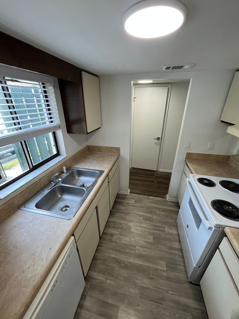 Ocala Townhome: 2201 SE 14TH Ave