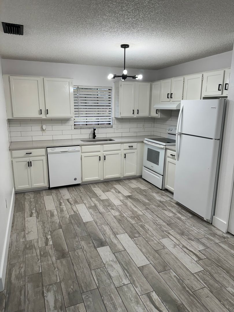 Orlando Apartment: 4900 Dover Circle