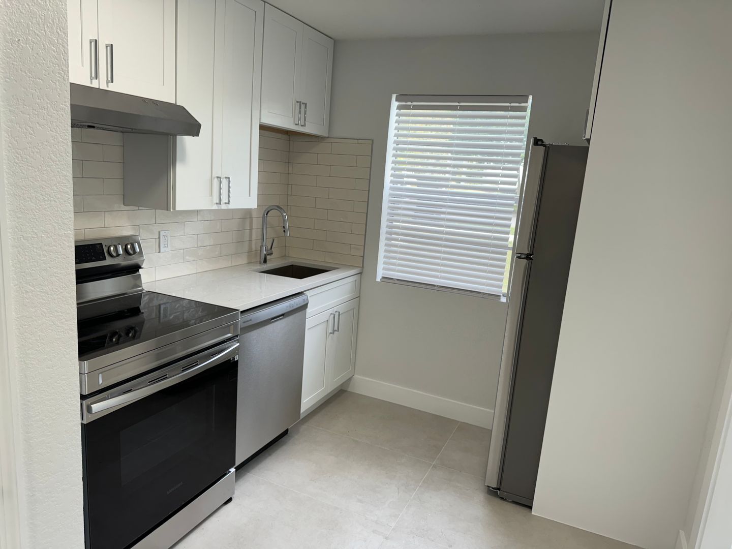 Orlando Apartment: 2300 E Crystal Lake Ave