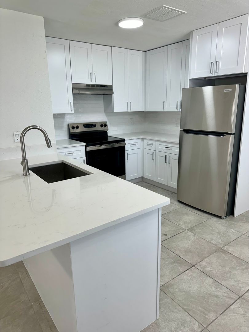 Orlando Apartment: 6243 Cleveland St.