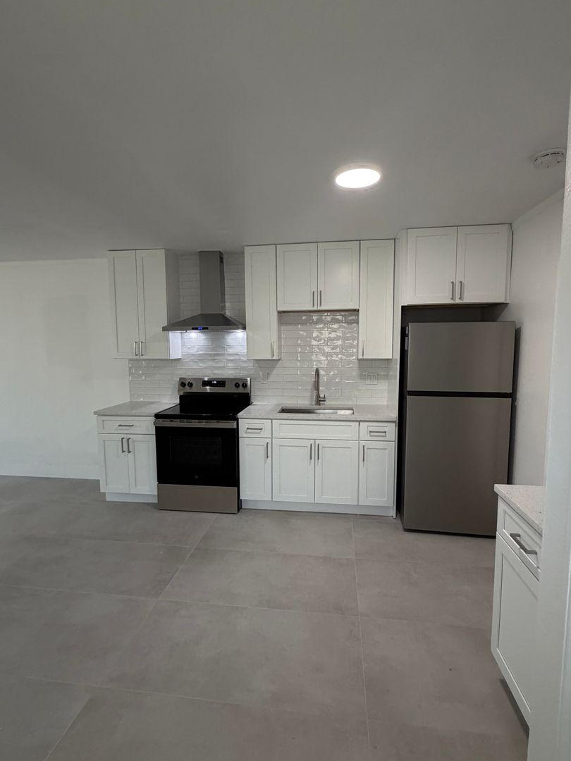 Orlando Apartment: 1916 Chamberlin St