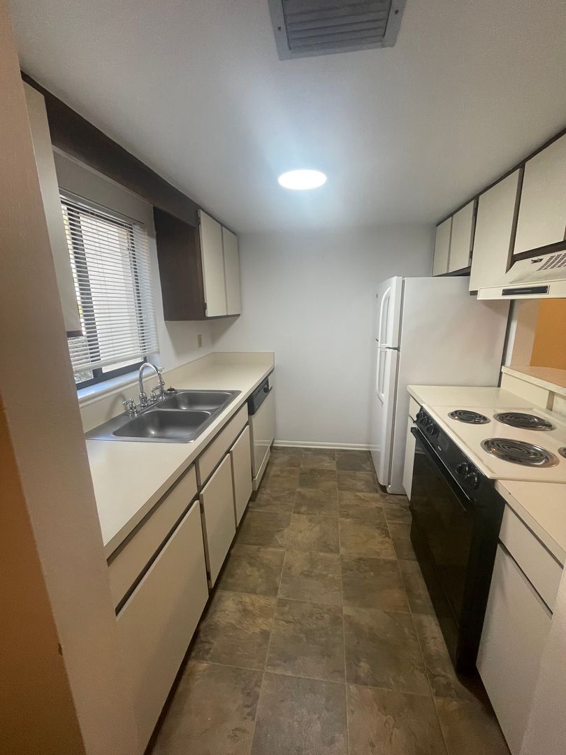 Ocala Townhome: 2201 SE 14TH Ave