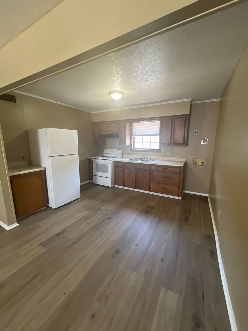 Sulphur House: 2306 Fasske St. #4