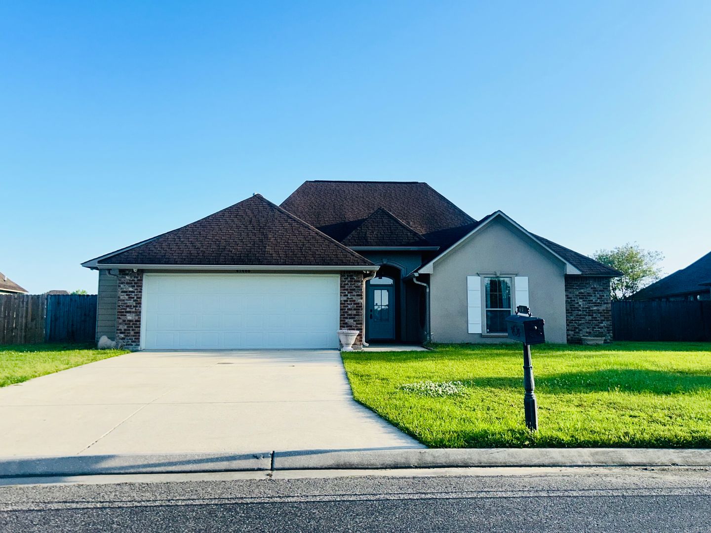 Prairieville House: 41488 Creekstone Ave