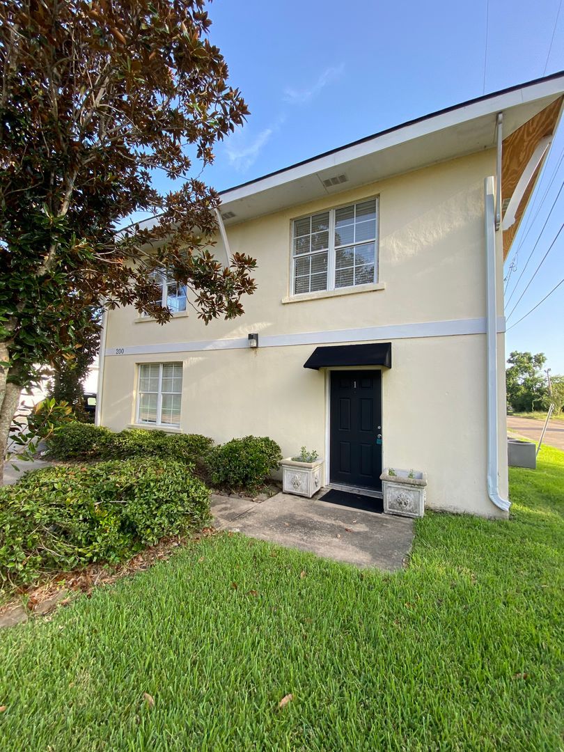Lake Charles Apartment: 200 W 11th Street