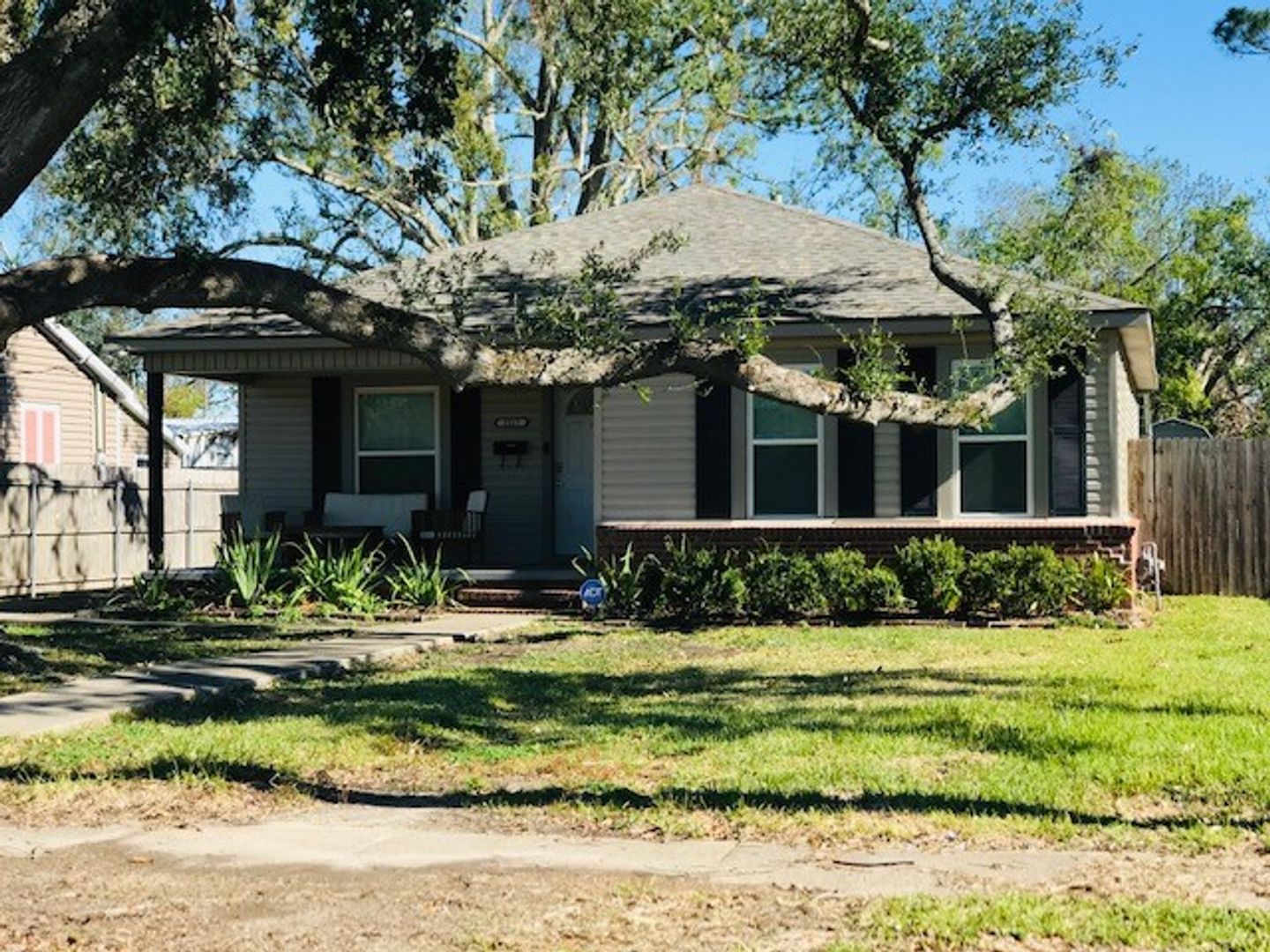 Lake Charles House: 2217 Elms Street