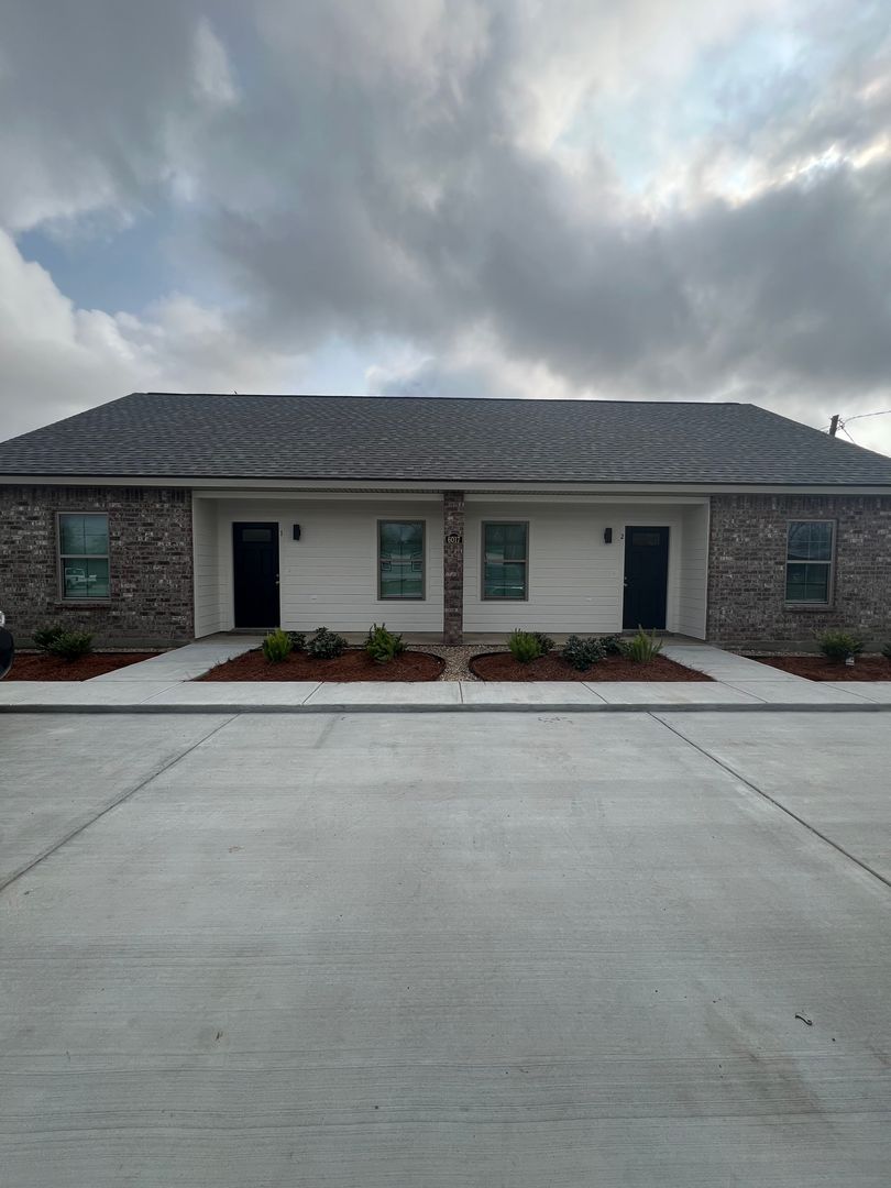 Lake Charles House: 6017 Nobie Lane