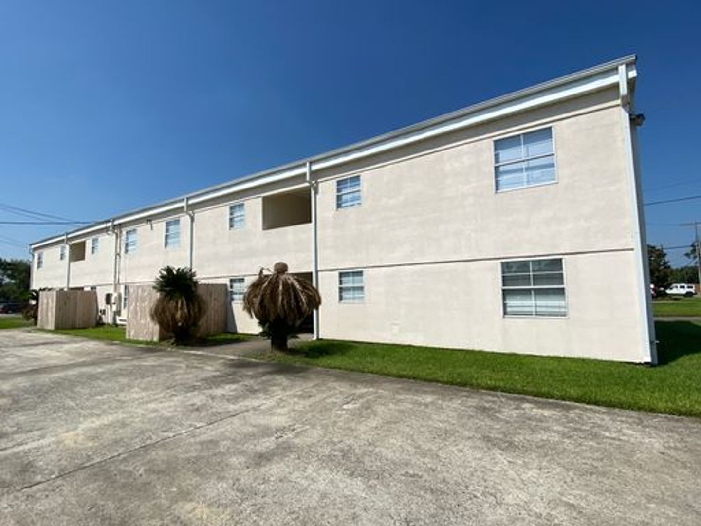 Lake Charles Apartment: 1801 Lake Street