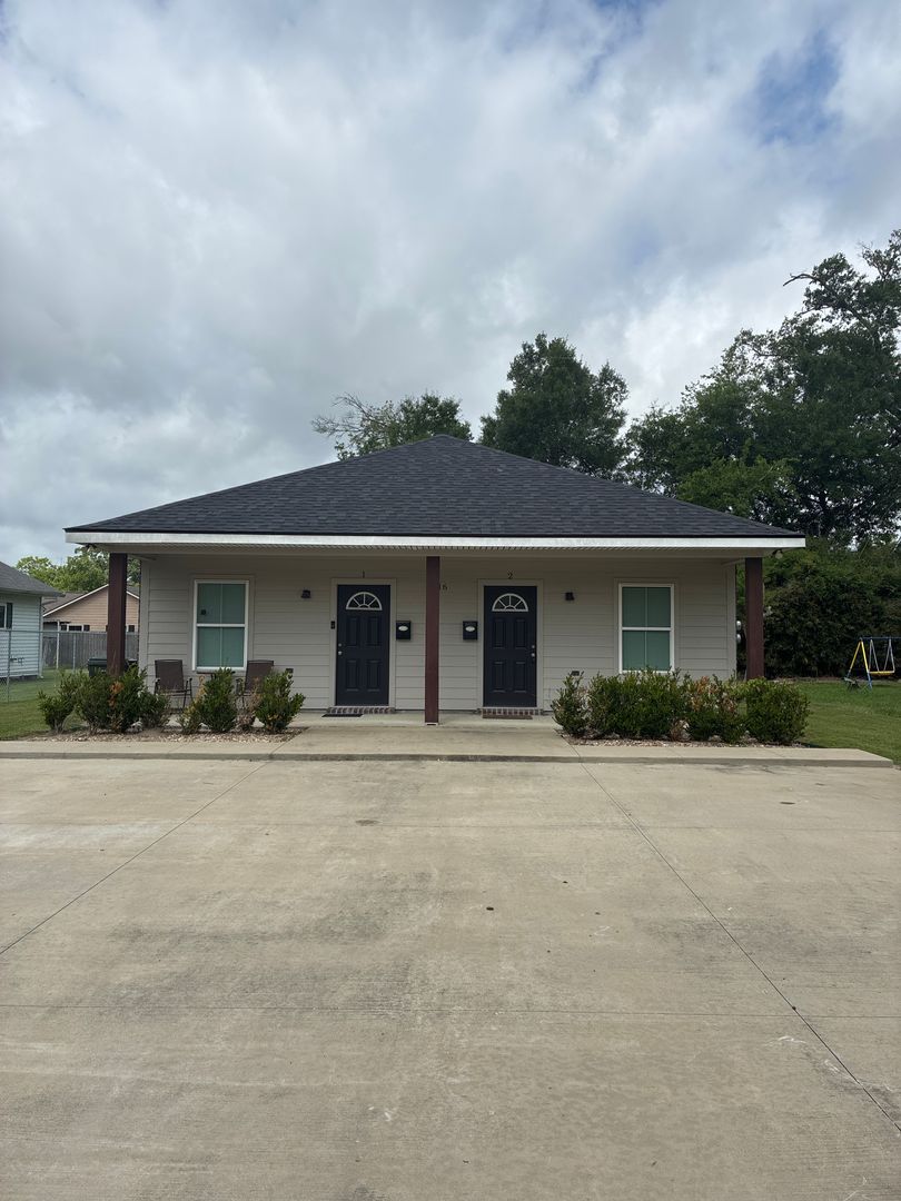 Lake Charles House: 2516 Creole Unit B