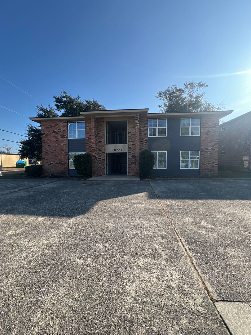 Lake Charles House: 3801 Kirkman Unit 2