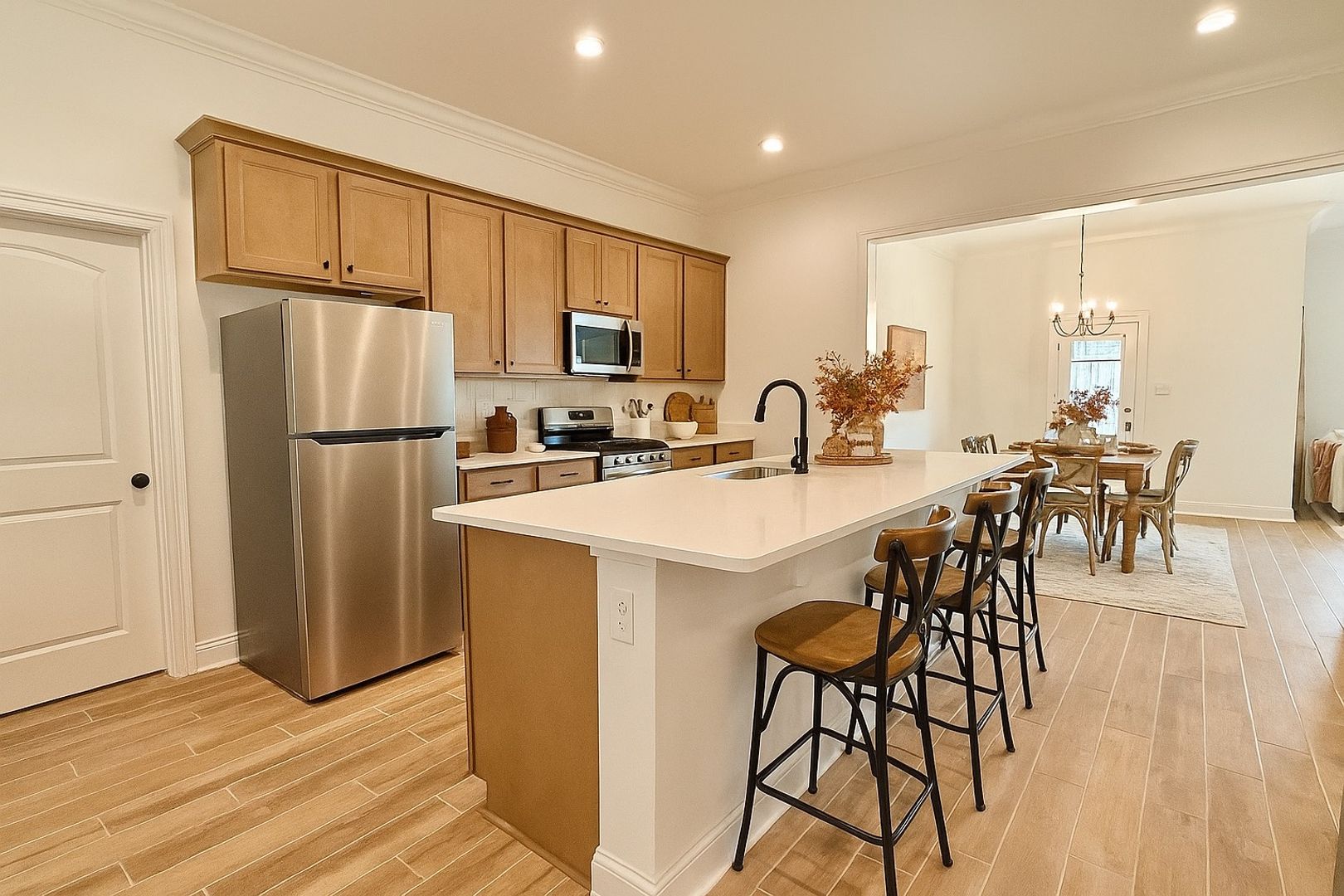 Prairieville House: 38486 Queen St