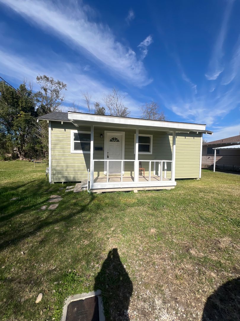 Lake Charles House: 1623 1/2  4th Street