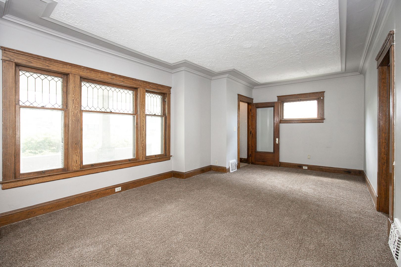 Cleveland House: 15401 Grovewood
