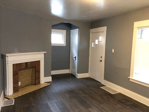 3 Bed 1 Bath In The Beautiful Old Brooklyn Neighborhood! – photo 1