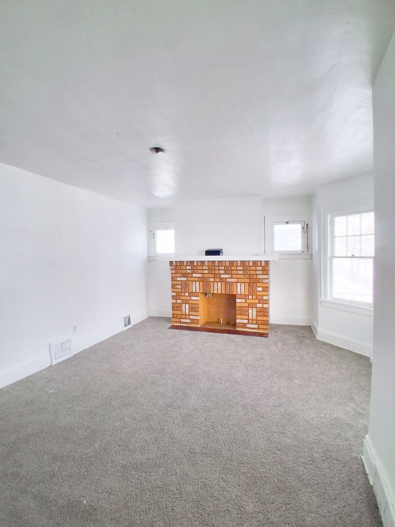 Garfield Heights Apartment: 4772 E 90