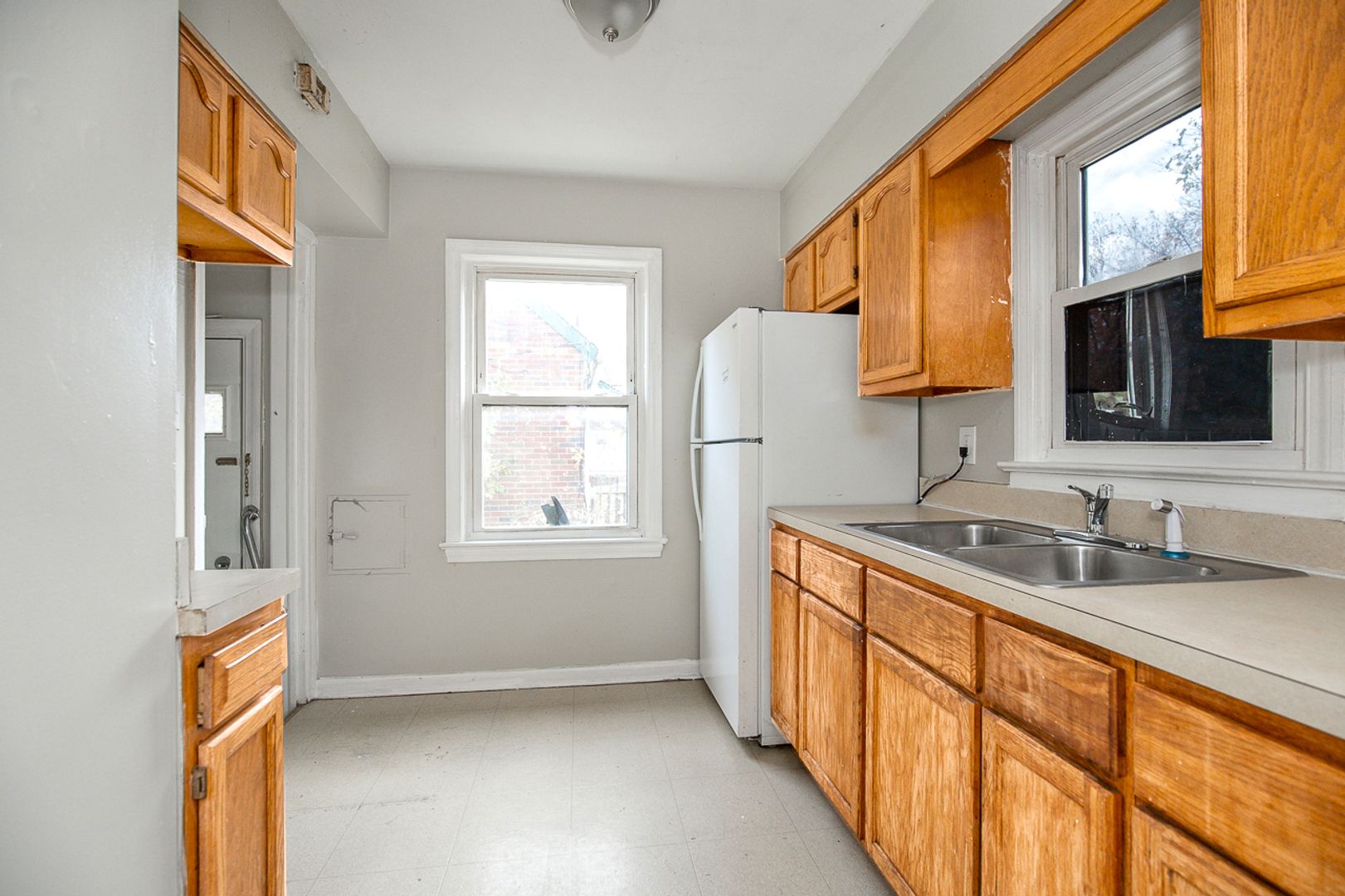 Cleveland House: 12205 Marne