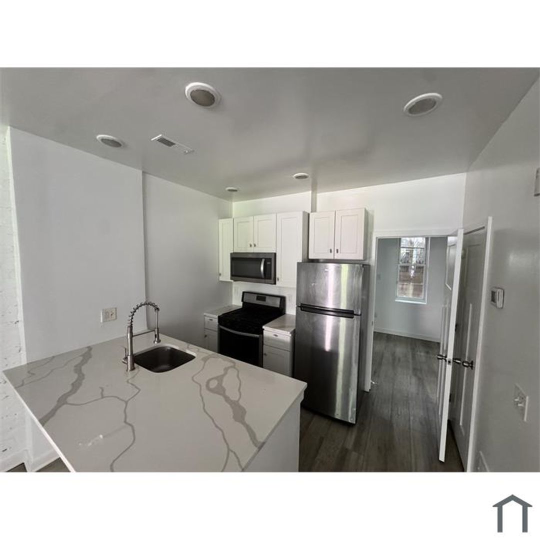 Philadelphia House: 2531 N Dover St.
