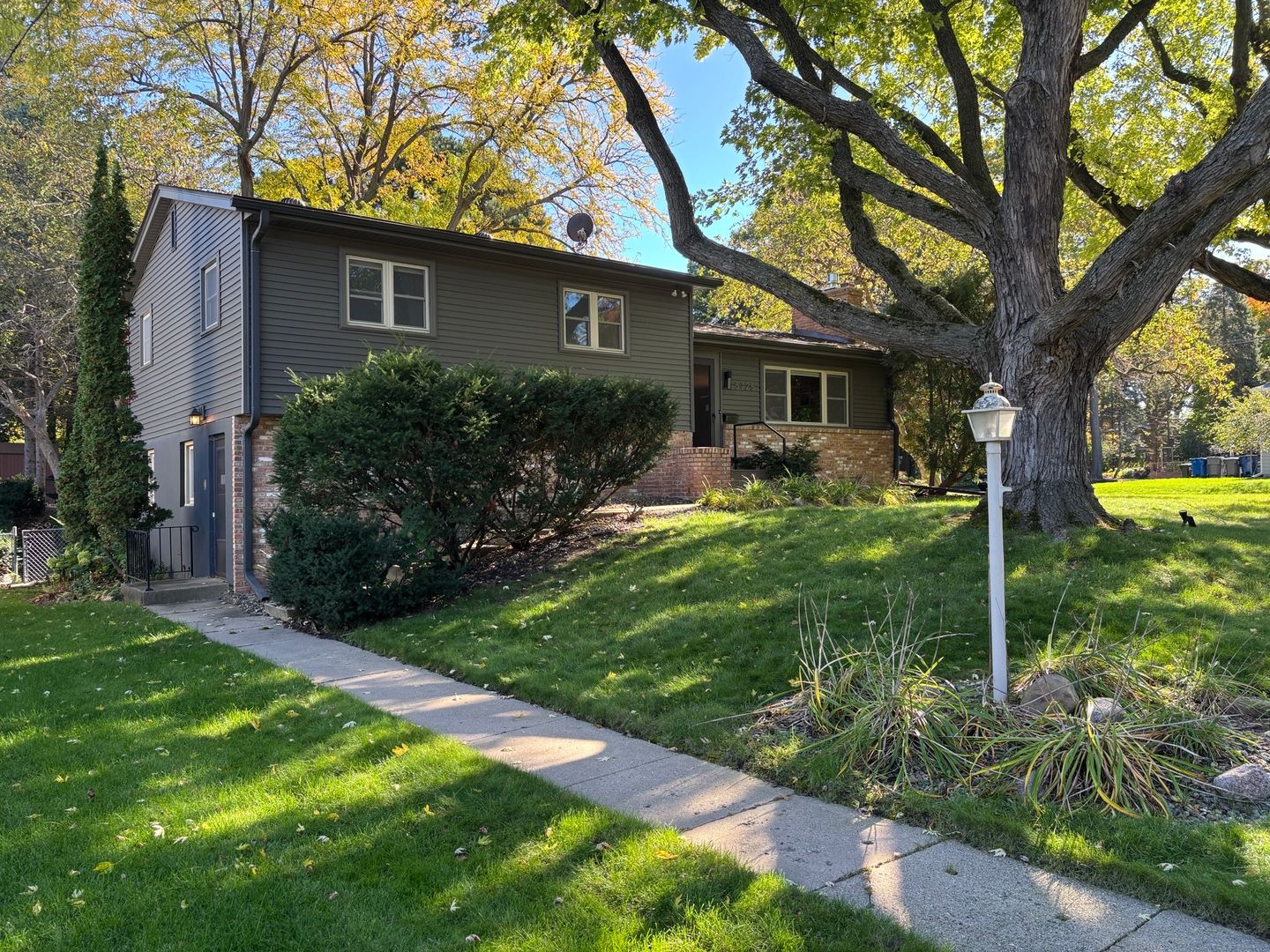 Edina House: 5725 Dale Ave