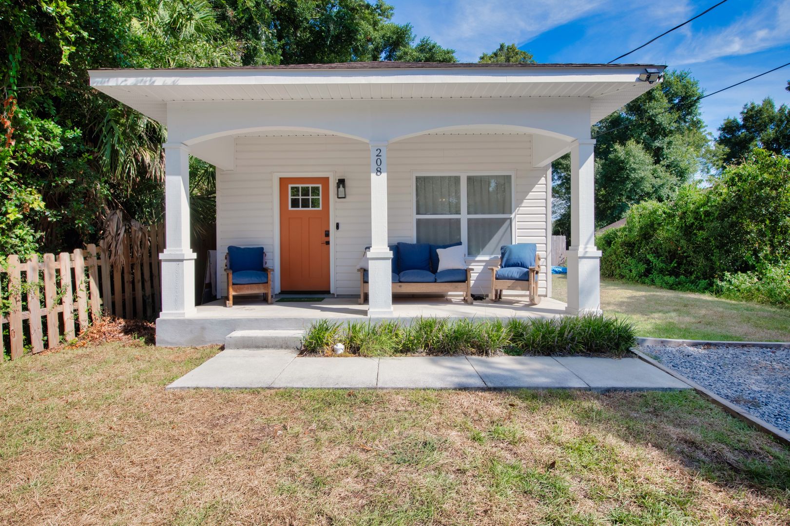 Pensacola House: 208 E Yonge St