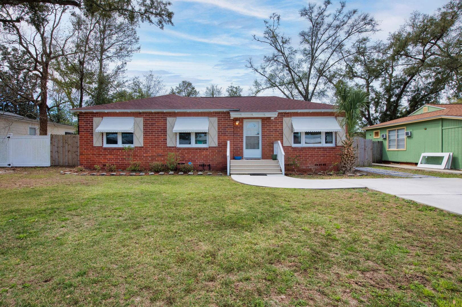 Pensacola House: 303 SE Gilliland Rd.