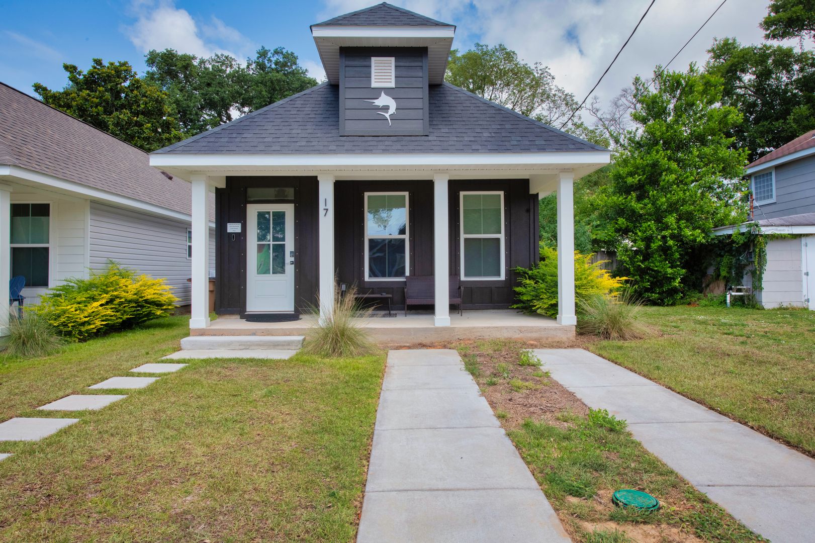 Pensacola House: 17 N L St.