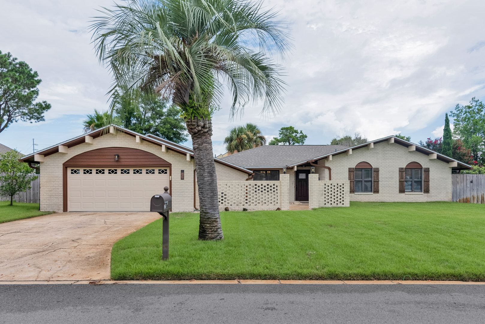 Gulf Breeze House: 967 Grand Canal Street