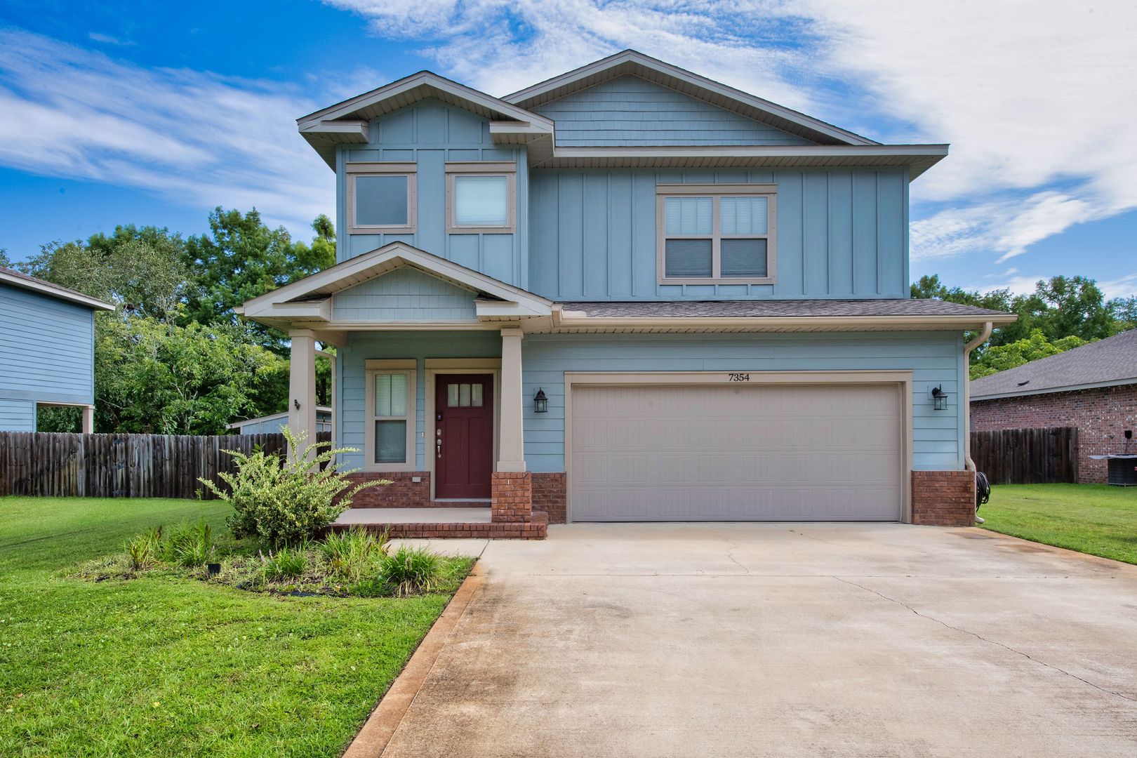 Navarre House: 7354 Hiawatha Lane