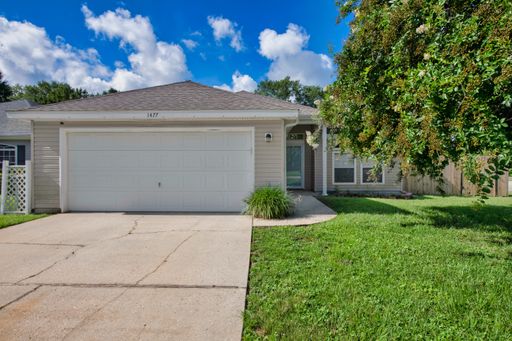 Charming 3-Bedroom Home in a Great Neighborhood with Pool & Park Access! – photo 1