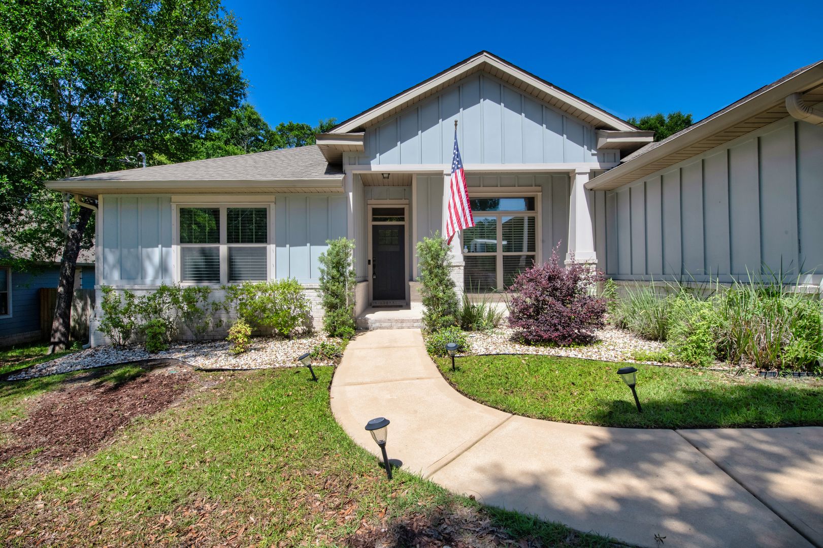 Navarre House: 3083 Five Forks Rd