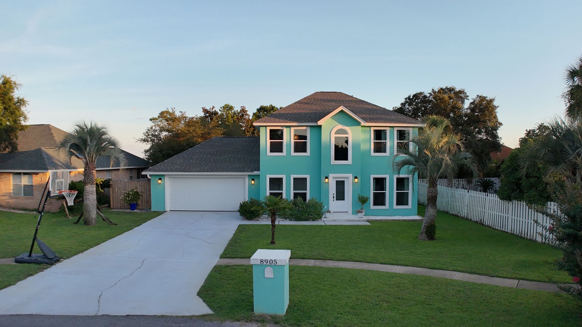 Navarre House: 8905 Binnacle Ct